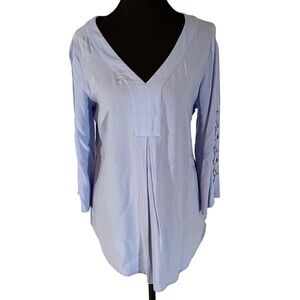 Chicos Light Blue V-Neck Tunic Blouse Grommet Lace Up Sleeve Size 0 XS/S Breezy